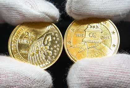 Монета "Euro 2/1/2"?, отчеканенная в честь 200-летия битвы при Ватерлоо